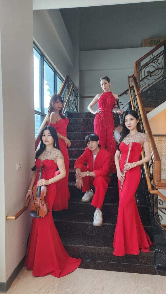 婚宴現場的婚禮樂團歌手與樂手演出