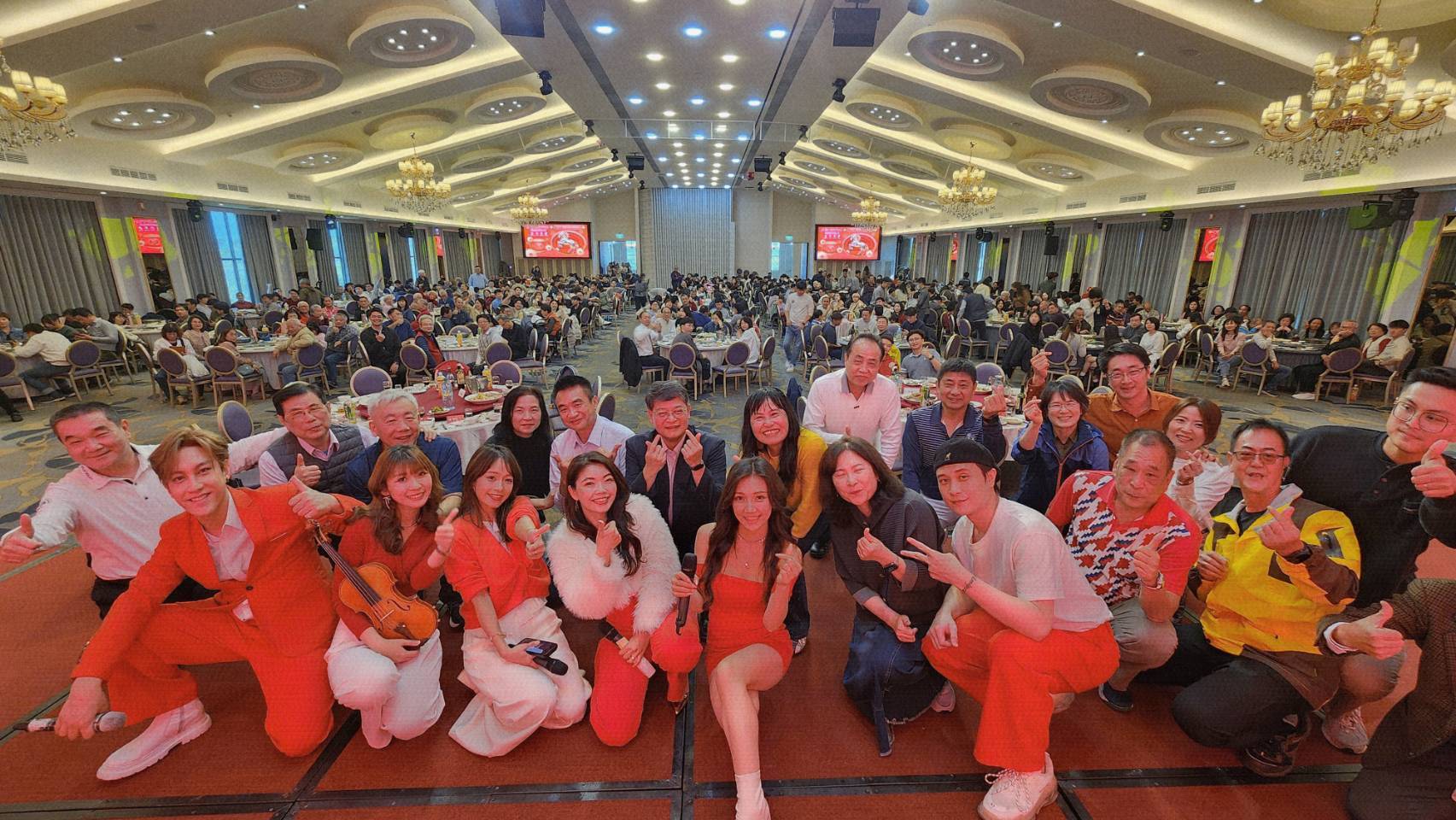 鴻績工業企業春酒五人樂團演出