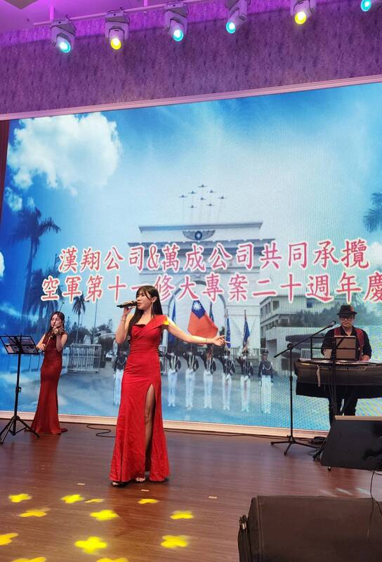 漢翔與萬成公司高雄岡山餐會四人樂團演出