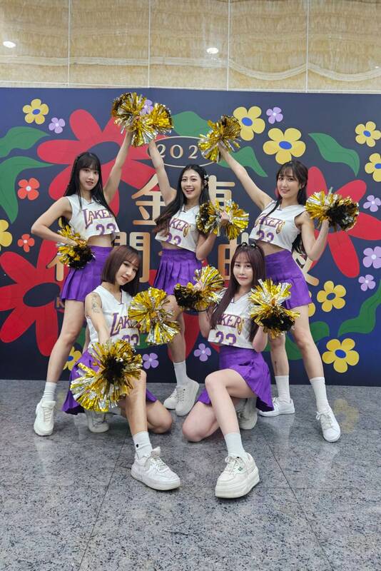 葛瑪蘭尾牙氧氣女孩表演