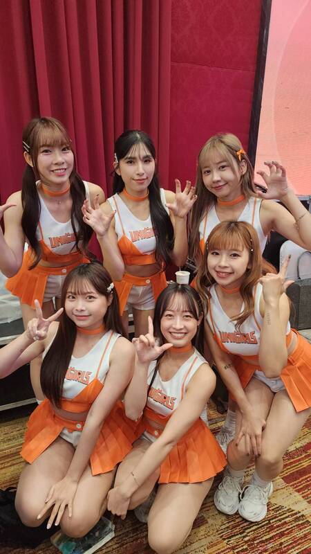 台南市不動產建築開發公會春酒四人樂團演出