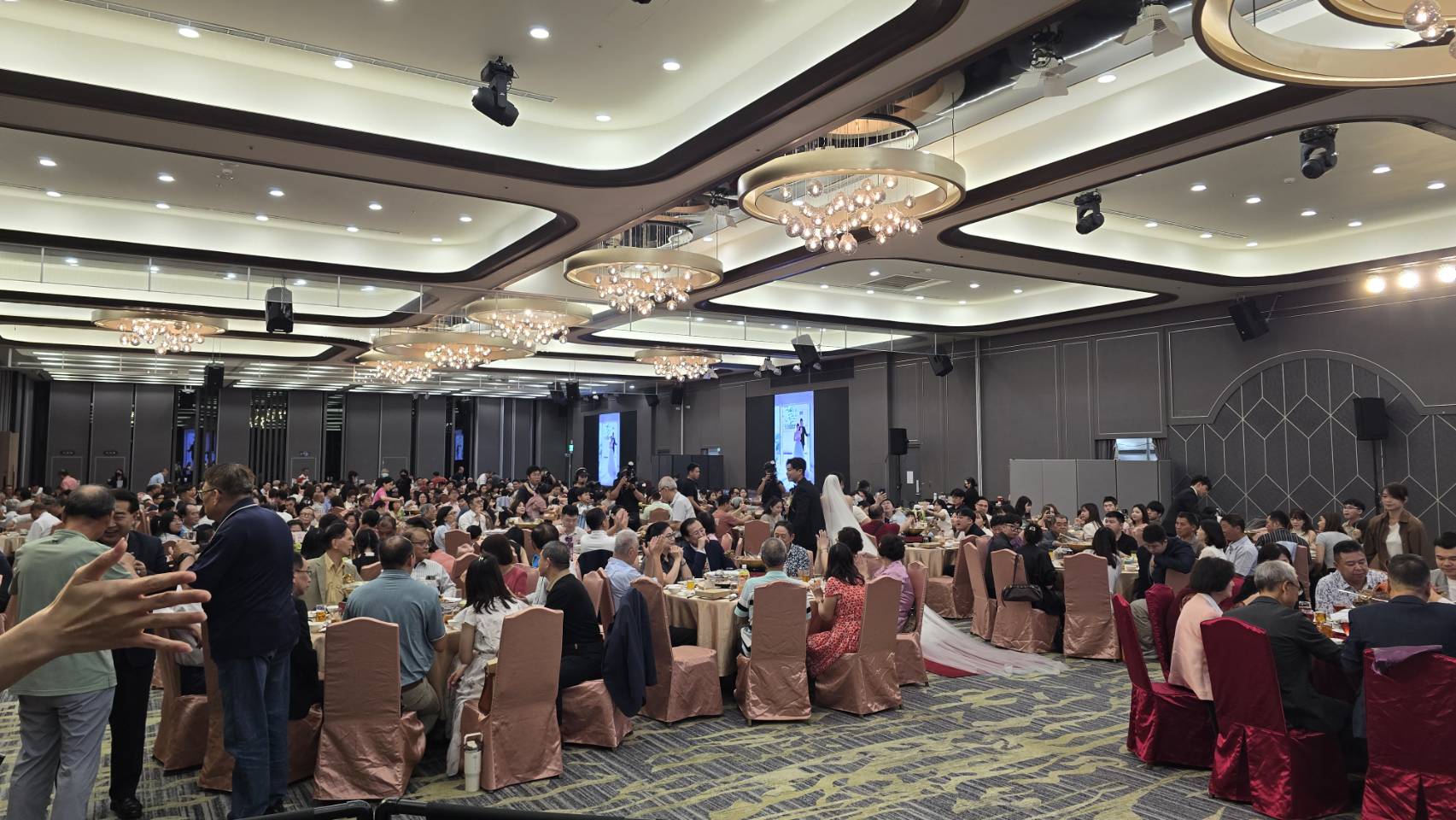 凱旋宴會館一樓婚宴宴席全景